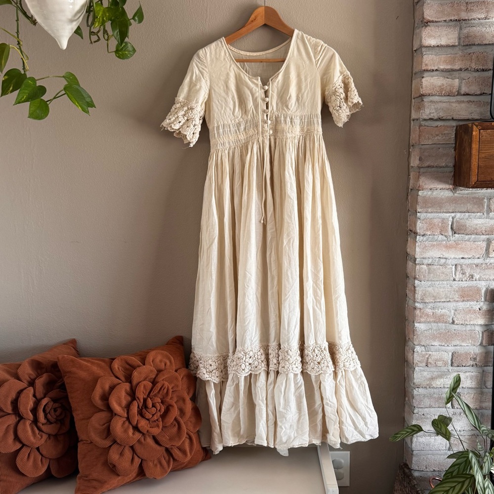 BEVERLY PAIGE Vintage Ruffle Maxi Dress - Picture 1 of 11